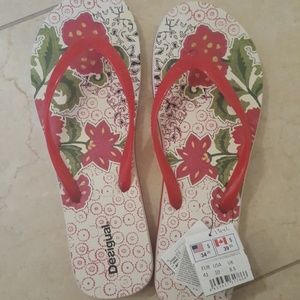 Desigual flip-flops NWT